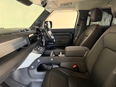 2023 Land Rover Defender - Thumbnail