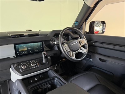 2023 Land Rover Defender - Thumbnail