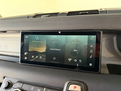 2023 Land Rover Defender - Thumbnail