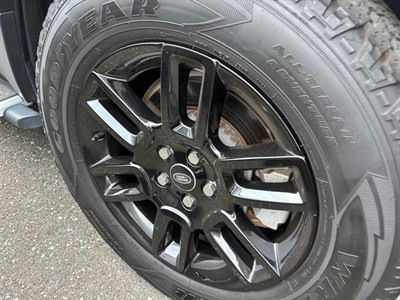 2023 Land Rover Defender - Thumbnail