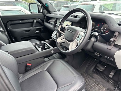 2023 Land Rover Defender - Thumbnail
