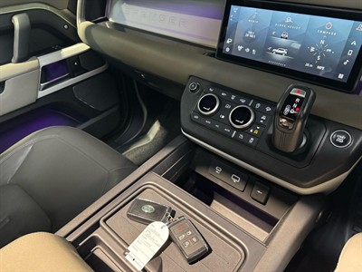 2021 Land Rover Defender - Thumbnail