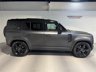 2023 Land Rover Defender - Thumbnail