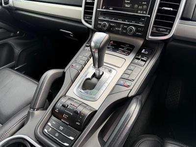 2015 Porsche Cayenne - Thumbnail