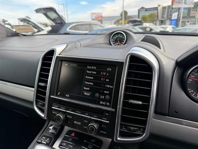 2015 Porsche Cayenne - Thumbnail