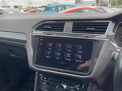 2018 Volkswagen Tiguan - Thumbnail