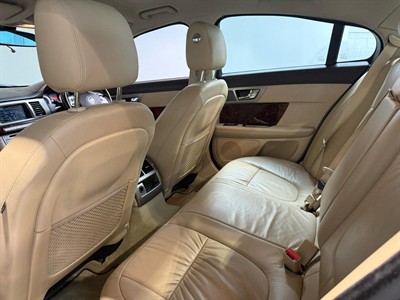 2011 Jaguar XF - Thumbnail