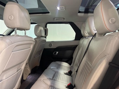 2017 Land Rover Discovery - Thumbnail