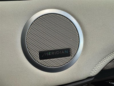 2017 Land Rover Discovery - Thumbnail