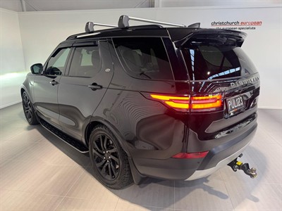 2017 Land Rover Discovery - Thumbnail