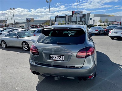 2013 Porsche Cayenne - Thumbnail