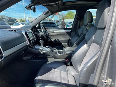 2013 Porsche Cayenne - Thumbnail