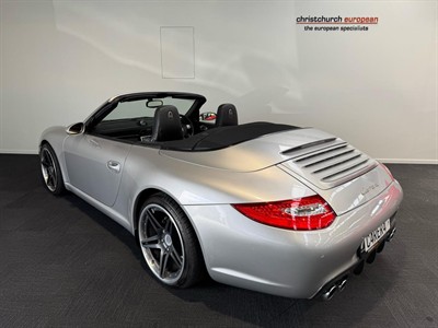 2005 Porsche 911 - Thumbnail