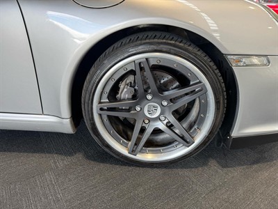 2005 Porsche 911 - Thumbnail