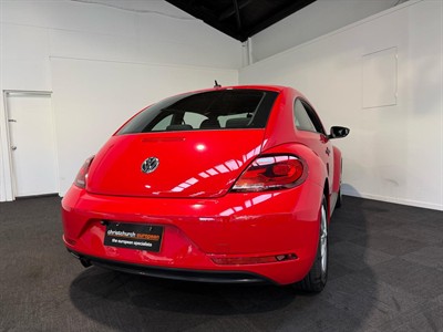 2017 Volkswagen Beetle - Thumbnail