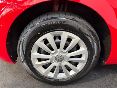 2017 Volkswagen Beetle - Thumbnail