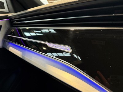 2019 Audi Q8 - Thumbnail