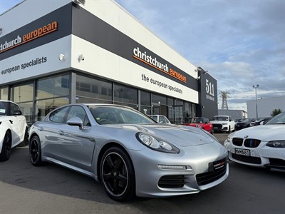 2015 Porsche Panamera - Thumbnail