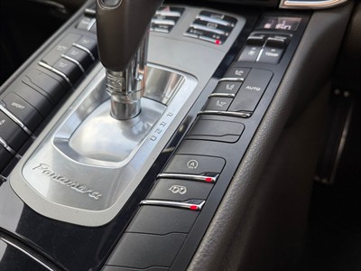 2015 Porsche Panamera - Thumbnail