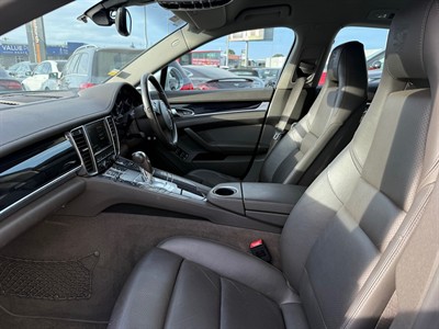 2015 Porsche Panamera - Thumbnail