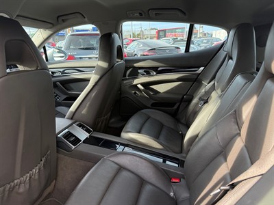 2015 Porsche Panamera - Thumbnail