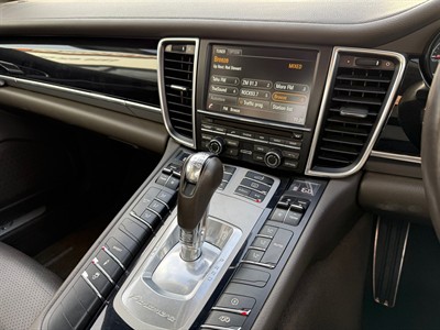 2015 Porsche Panamera - Thumbnail