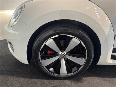 2014 Volkswagen Beetle - Thumbnail