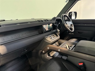 2023 Land Rover Defender - Thumbnail