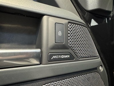 2023 Land Rover Defender - Thumbnail