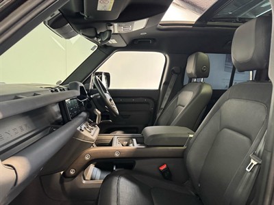 2023 Land Rover Defender - Thumbnail