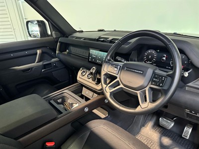 2023 Land Rover Defender - Thumbnail