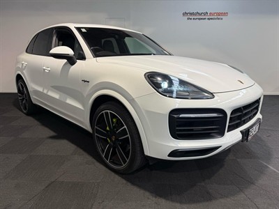 2020 Porsche Cayenne - Thumbnail