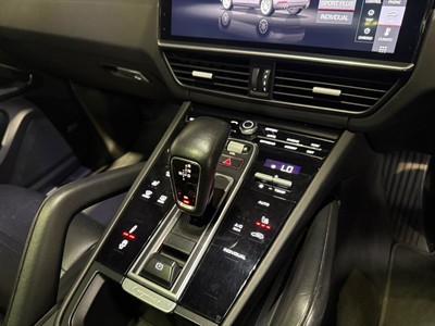 2020 Porsche Cayenne - Thumbnail