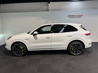 2020 Porsche Cayenne - Thumbnail