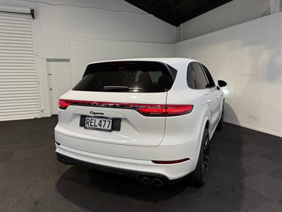 2020 Porsche Cayenne - Thumbnail