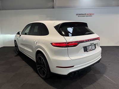 2020 Porsche Cayenne - Thumbnail