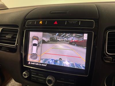 2017 Volkswagen Touareg - Thumbnail