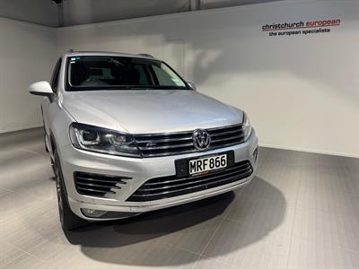 2017 Volkswagen Touareg - Thumbnail