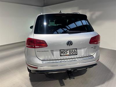 2017 Volkswagen Touareg - Thumbnail