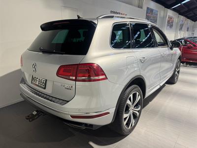 2017 Volkswagen Touareg - Thumbnail