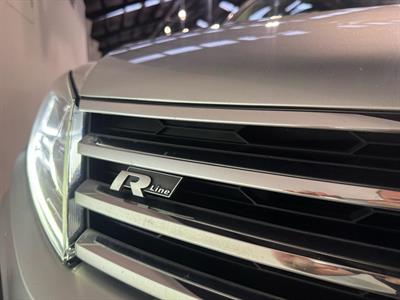 2017 Volkswagen Touareg - Thumbnail