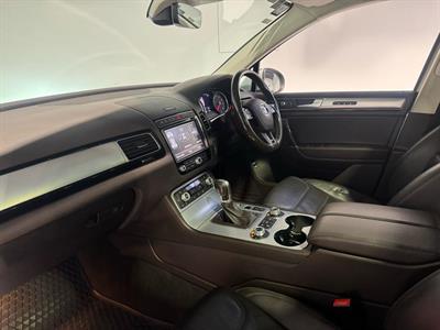 2017 Volkswagen Touareg - Thumbnail