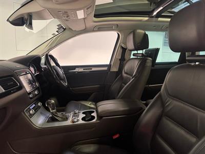 2017 Volkswagen Touareg - Thumbnail