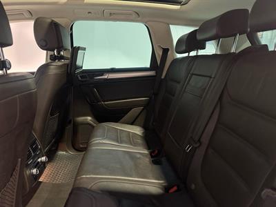 2017 Volkswagen Touareg - Thumbnail