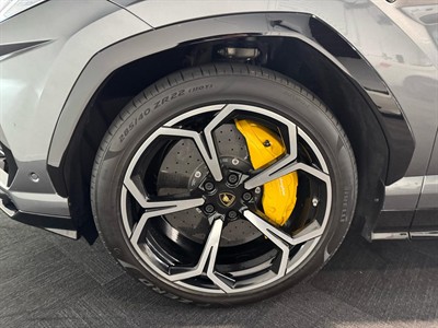 2019 Lamborghini Urus - Thumbnail