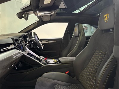 2019 Lamborghini Urus - Thumbnail