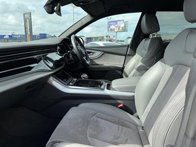 2019 Audi Q8 - Thumbnail