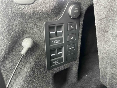 2017 Land Rover Discovery - Thumbnail