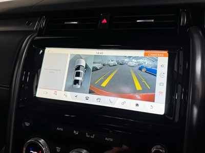 2017 Land Rover Discovery - Thumbnail