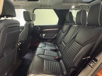 2017 Land Rover Discovery - Thumbnail